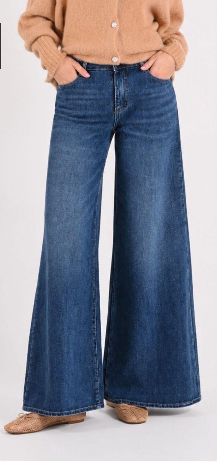 Jeans blu scuro a gamba larga