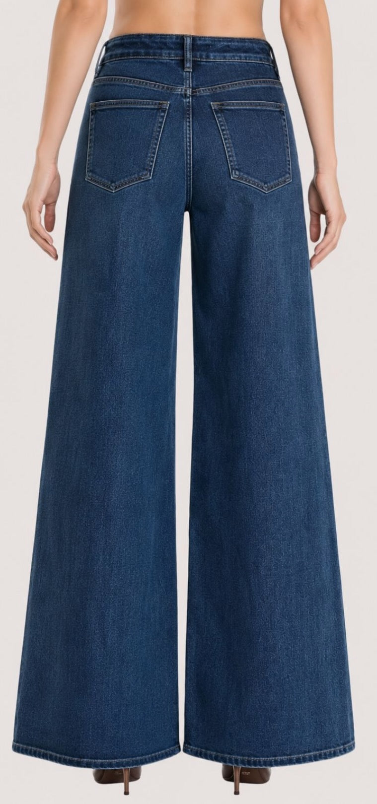 Jeans blu scuro a gamba larga