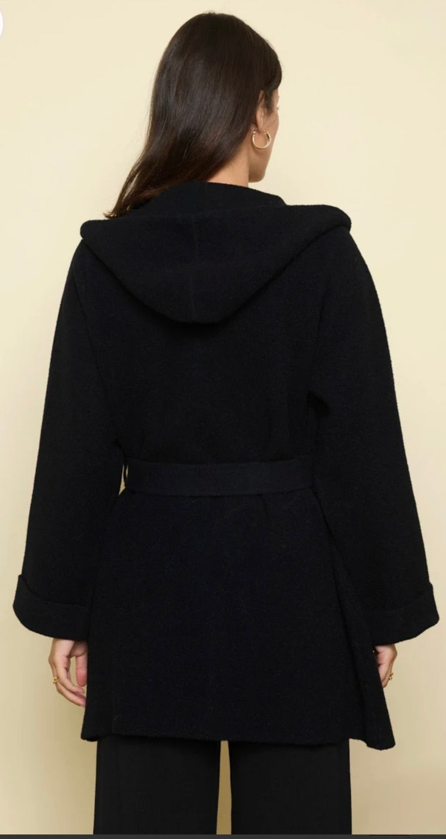 Cappotto corto con cintura e cappuccio