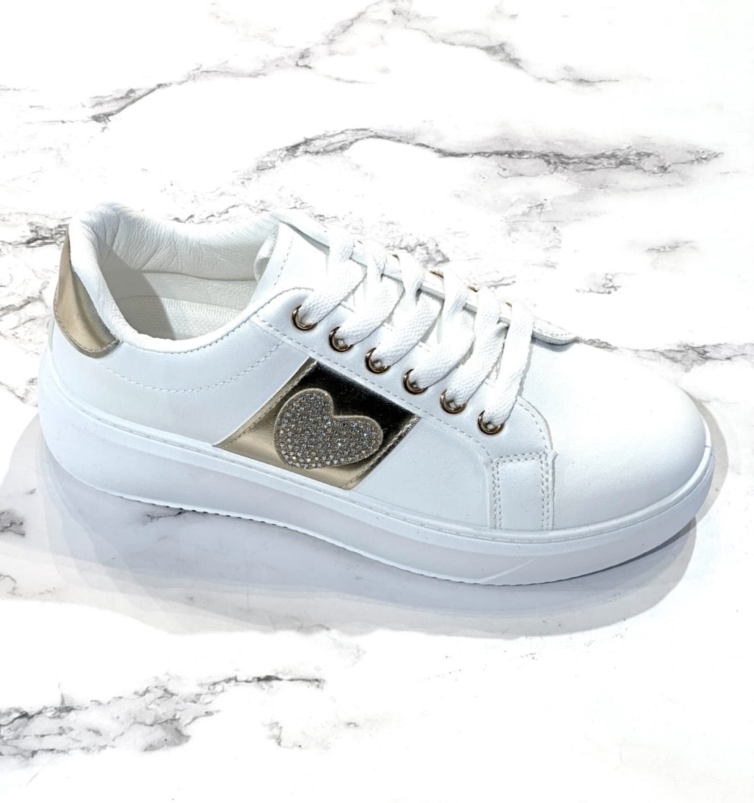 Sneakers bianche platform con cuore gioiello