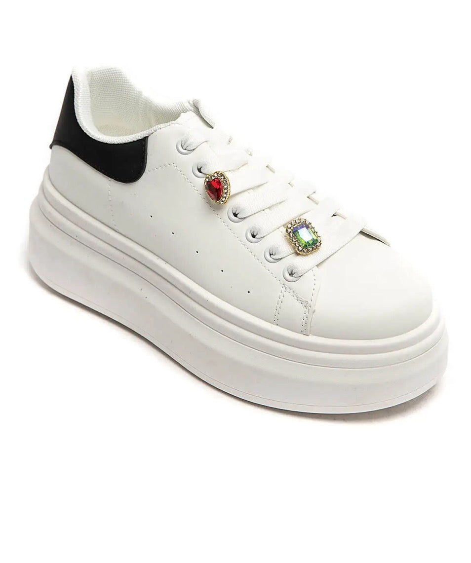 Sneakers bianche platform con dettaglio gioiello
