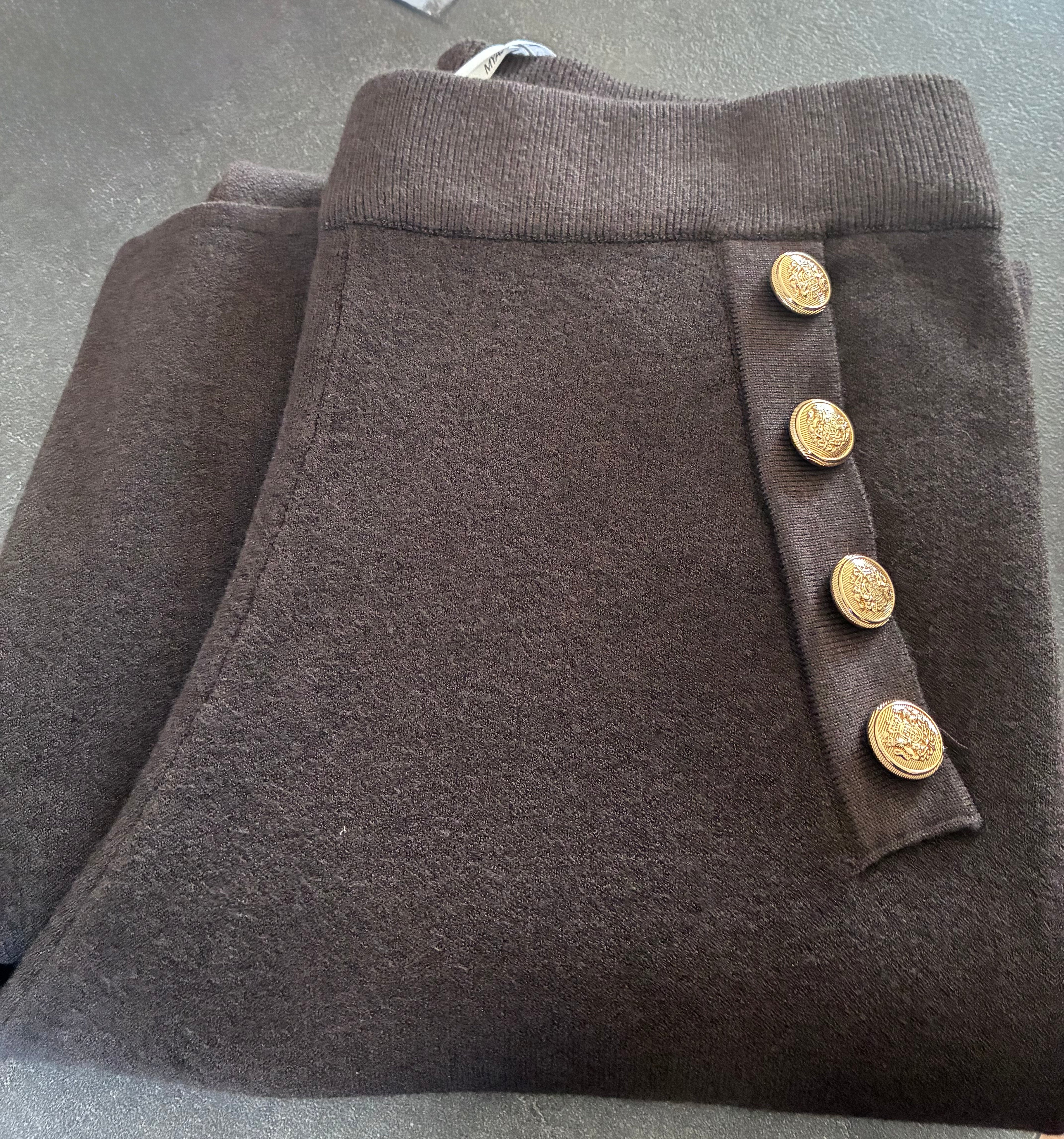 Pantalone in maglia con bottoni
